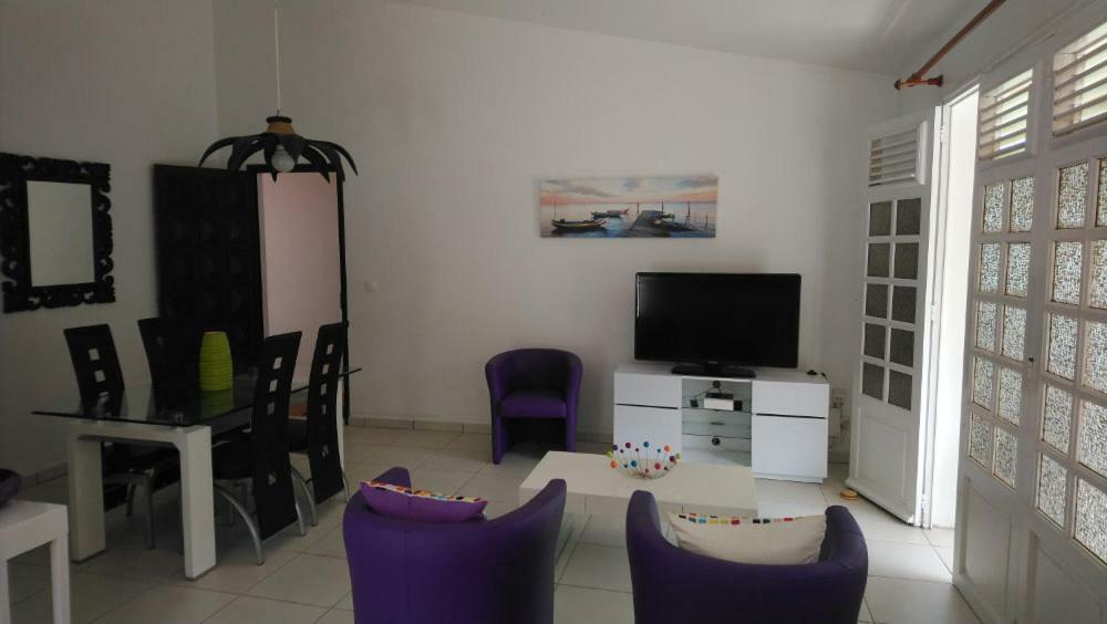Appartement Gliceria Grande Anse エクステリア 写真